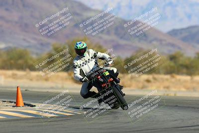 media/Jan-09-2022-SoCal Trackdays (Sun) [[2b1fec8404]]/Turn 14 (10am)/